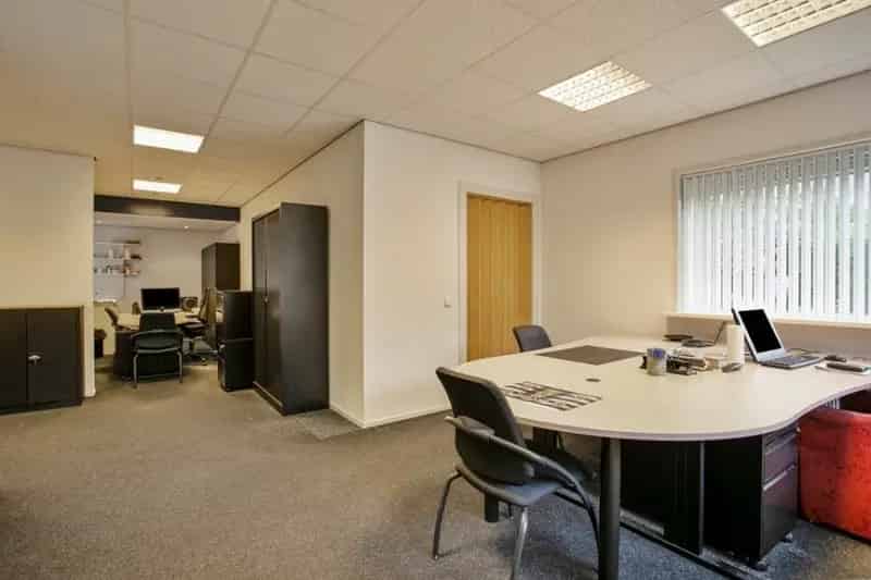 Vrijstaande woning met kantoor aan huis 165m2 70m2