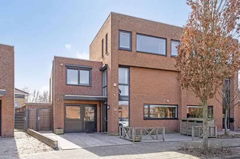 Ruim 2-onder-1-kap huis Rhoon 5 slaapkamers 3 badkamers Sauna Dakterras