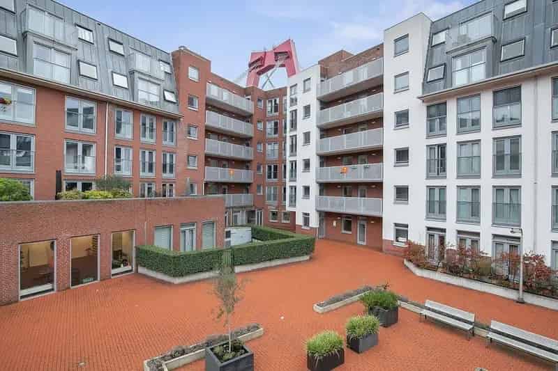 Ruime woning 6e verdieping met berging en wasruimte