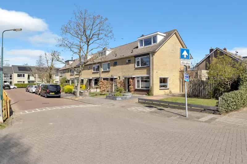 Groot Woonhuis Breukelen: Ruime Tuin en 4 Slaapkamers