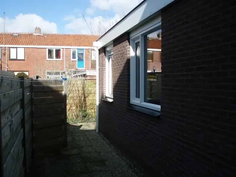 Kamer met eigen keukenblok en wastafel etc