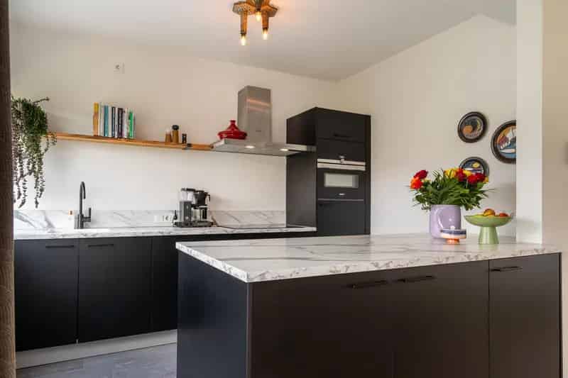 Instapklare Eengezinswoning Heerlen 3 slaapkamers Kelder Tuin Balkon