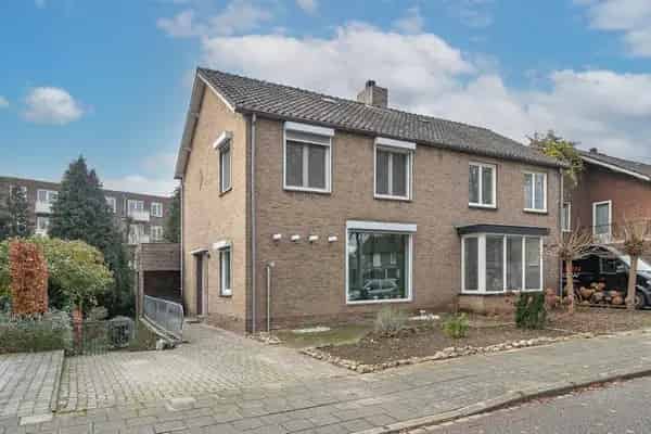 Huis Europalaan Maastricht Scharn: Praktijkruimte en 3 slaapkamers