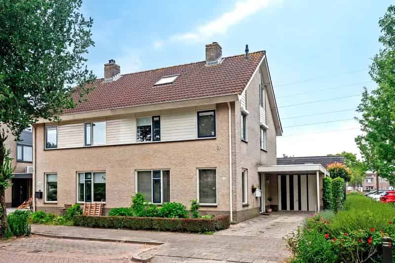 2-onder-1-kapwoning Zetten 5 slaapkamers garage 8 zonnepanelen Energielabel A