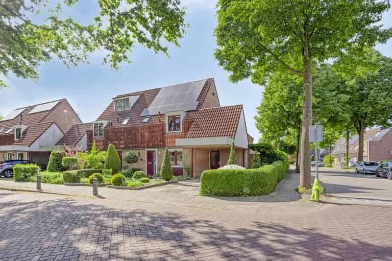 Moderne Tweekapper te Koop Beuningen 4 slaapkamers Zonnepanelen Airco