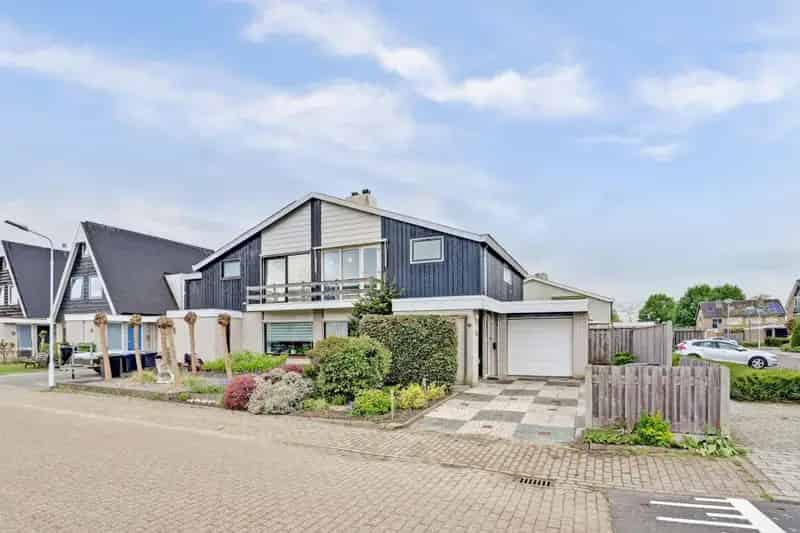 Ruime 4 Slaapkamers Twee Onder Een Kapwoning Kapelle