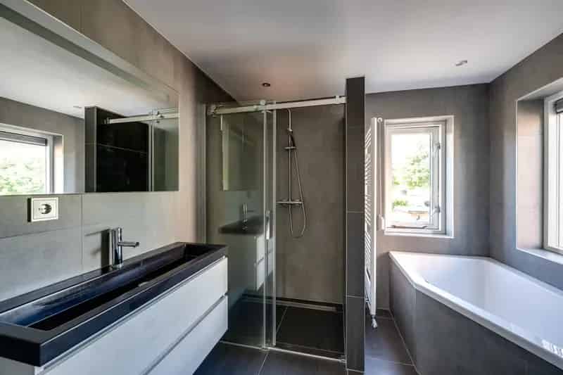 Ruime 5 Slaapkamers 2 Onder 1 Kapwoning Te Koop