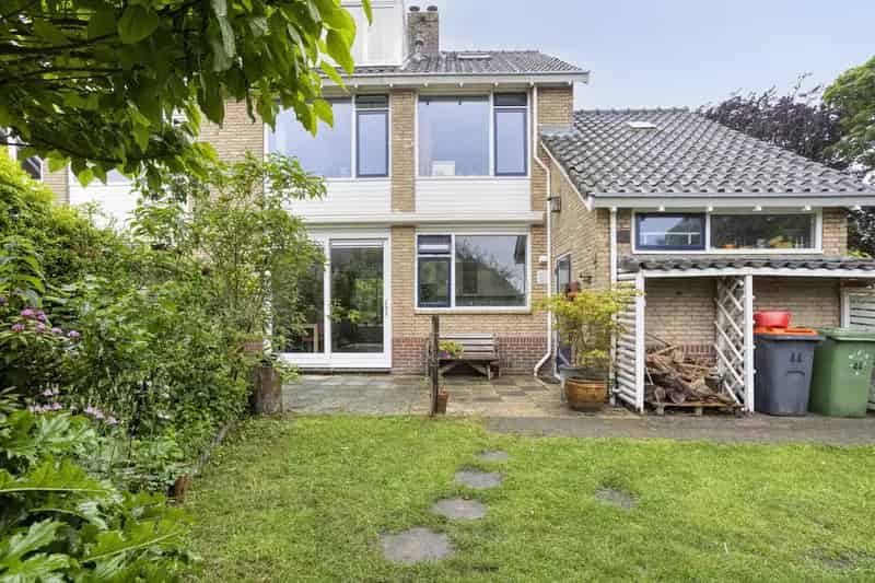 Royale 2 1 kapwoning Brielle met garage 4 slaapkamers en 10 zonnepanelen