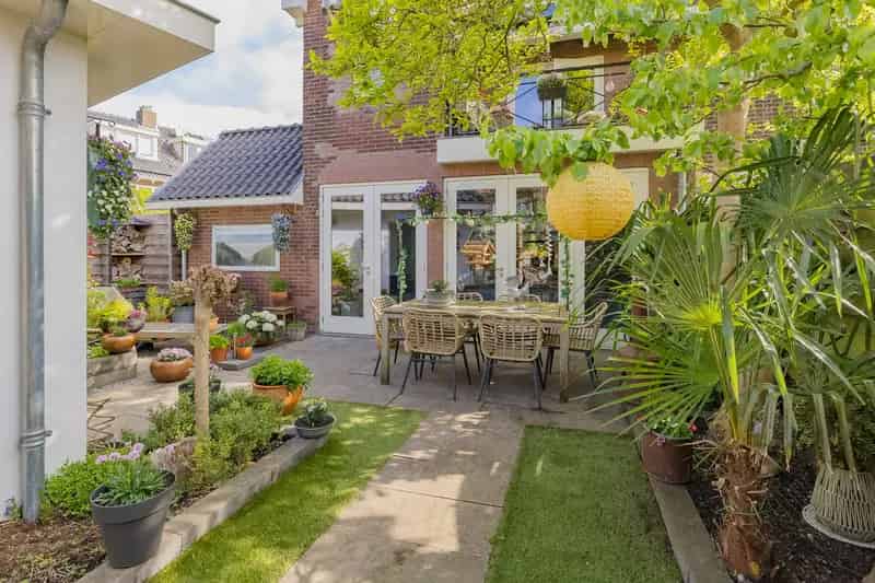 Huis te koop Haarlem - Luxe villa met dubbele garage en 4 slaapkamers