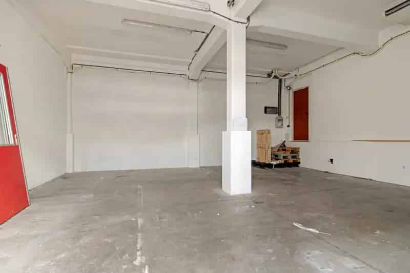 Kantoorruimte met 3 bedrijfshallen Amsterdam Noord