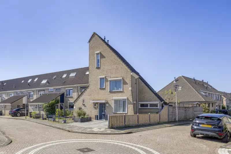 Ruime gezinswoning 4 slaapkamers Maaswijk moderne keuken tuin