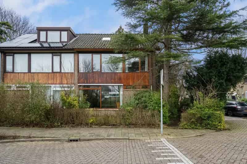 2-onder-1-kapwoning Marjoleinlaan 14 te renoveren