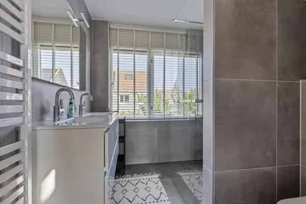 Ruime 4 Slaapkamers 2 Onder 1 Kapwoning Moderne Keuken Instapklaar