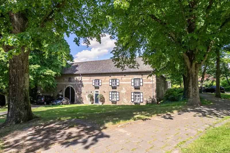 Appartement Heerlen: 1 Slaapkamer Tuin Monumentale Boerderij