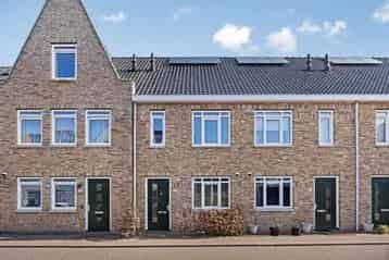 Te Huur: 5-Kamer Huis Pijnacker Brink van Pietje Bell