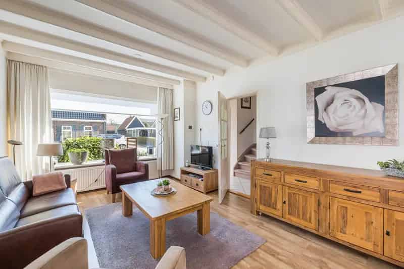 Ruime 2-onder-1-kapwoning Ouddorp met Garage en Zonnige Tuin