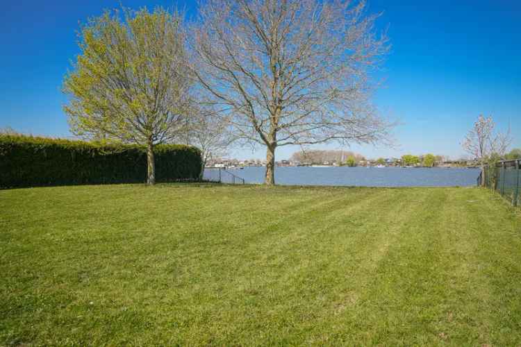 Recreatieplek aan de Maasdijk Veen
