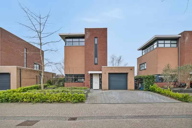 Luxe Villa aan het Water te Zwaag