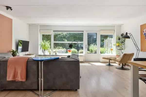 Ruime helft van dubbel woonhuis nabij bos en voorzieningen