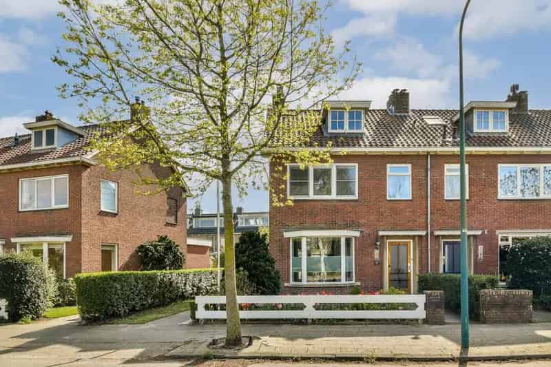 Huis te koop Oegstgeest 4 slaapkamers moderne keuken tuin garage
