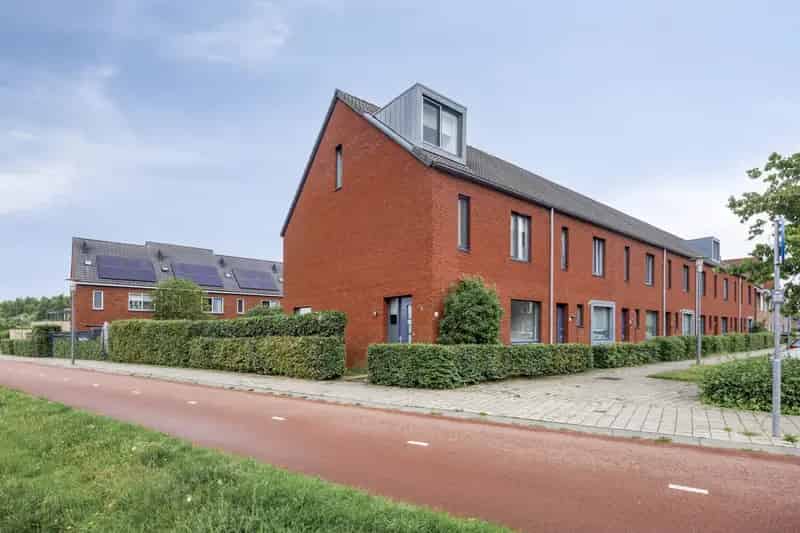 Royale Hoekwoning Leesten 3 slaapkamers Zonnepanelen