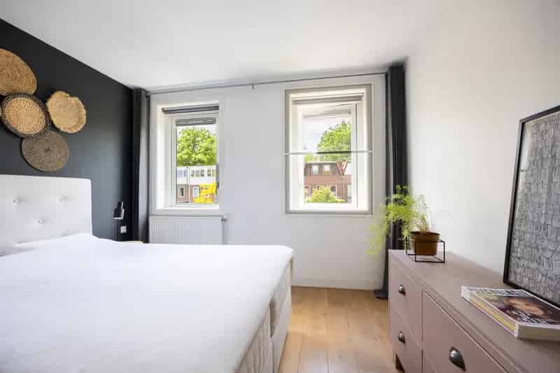 Jaren 30 woning Nijmegen Hazenkamp 4 slaapkamers diepe tuin