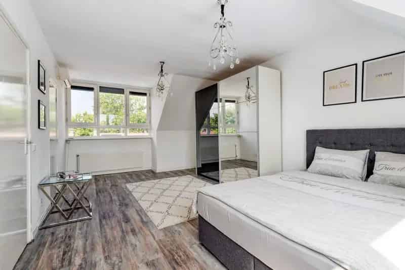 Huis te koop Roosendaal: Ruime woning met 4 slaapkamers en zonnige tuin