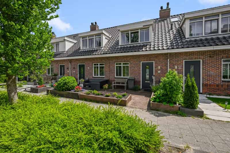 Huis te koop Vogellaan Uithoorn: Modern huis met tuin en label A