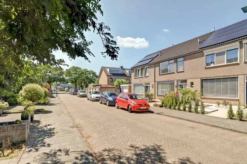 Huis te koop Dongen: 4 slaapkamers, zonnige tuin, modernisering mogelijk