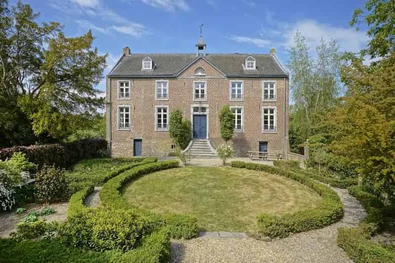 1.011 m2 kantoorruimte te huur in Holtum