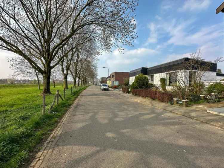 Vrijstaande Bungalow Borgharen 145m² Ruime Tuin Garage