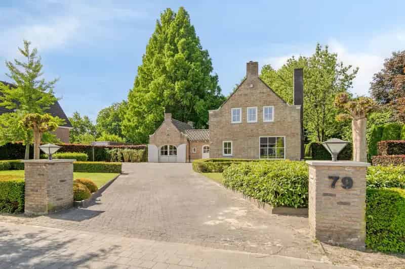 Vrijstaande woning Zundert  Ruim perceel Moderne badkamer