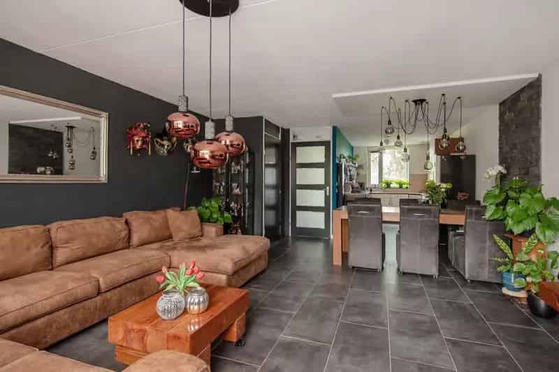 Huis te koop Ypenburg: Ruime eengezinswoning met serre en parkeerplaats