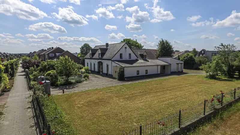 Woonboerderij Reuver 7 slaapkamers 2 badkamers grote tuin