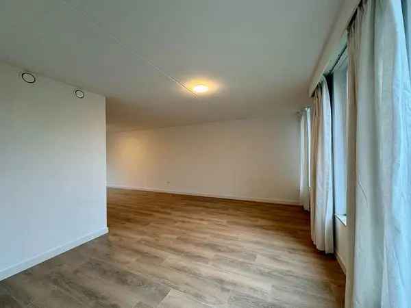 Ruime Tweekapper 150m2 te Huur vanaf 1 Juni