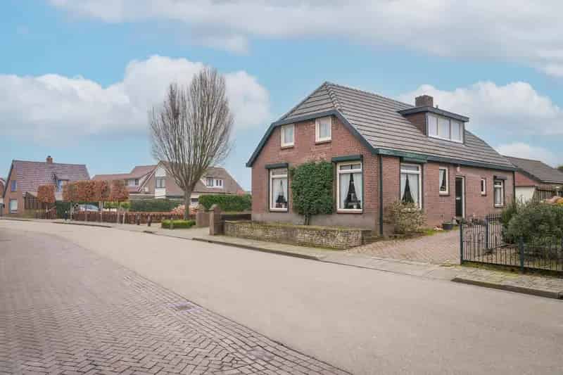 Huis te koop Dreumel: Karakteristieke woning met potentie