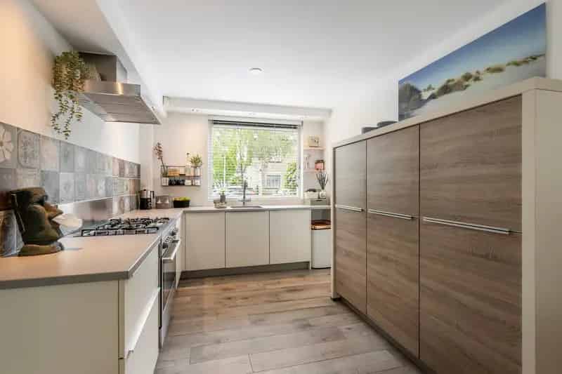 Huis te koop Honselersdijk: Ruime 5-kamer woning met tuin aan het water