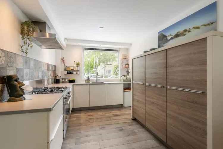 Huis te koop Honselersdijk: Ruime 5-kamer woning met tuin aan het water