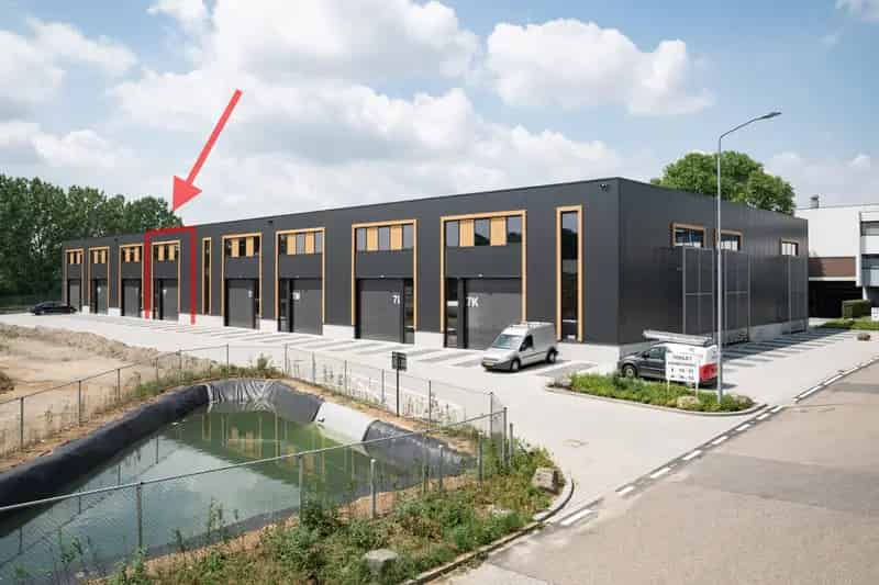 Bedrijfshal Heerlen 352m² te koop - 4 parkeerplaatsen