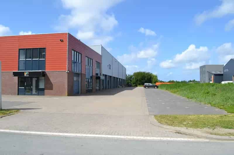 Bedrijfshal met kantoorruimte te koop of te huur Schagen Langeloop 10 S