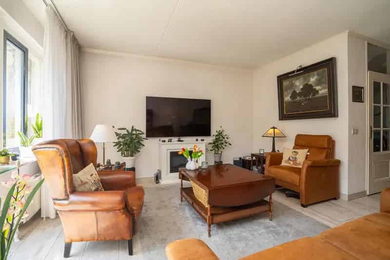 Semibungalow Enschede 4 slaapkamers 2 badkamers Grote tuin