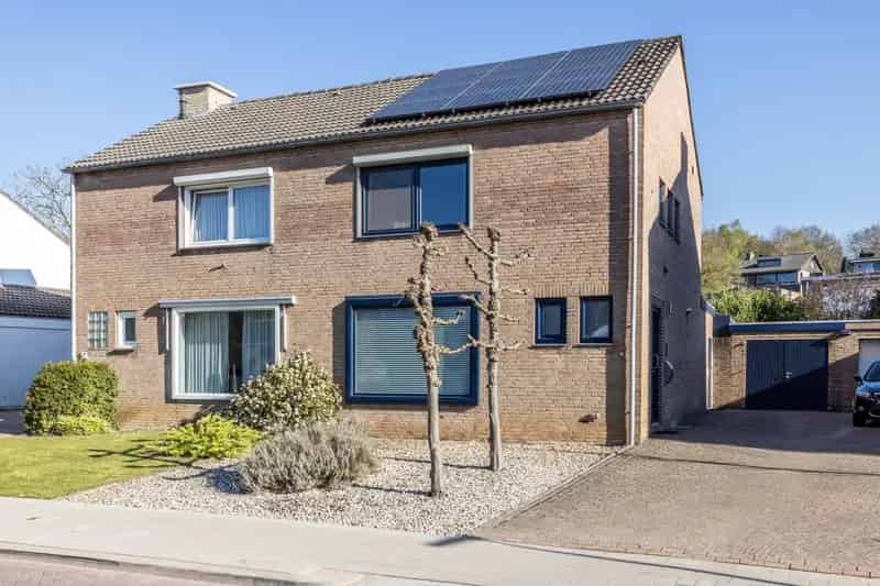 Instapklare 2-onder-1-kapwoning met energielabel B te Oirsbeek