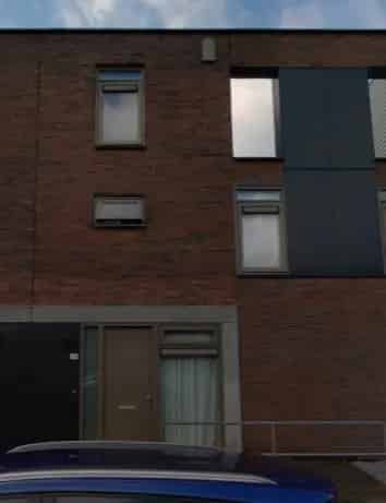 Aardbevingsschade woning: behang verwijdering