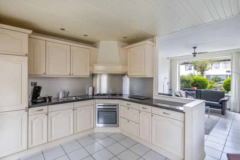 Ruime Tussenwoning 4 Slaapkamers Emmeloord West Grote Tuin