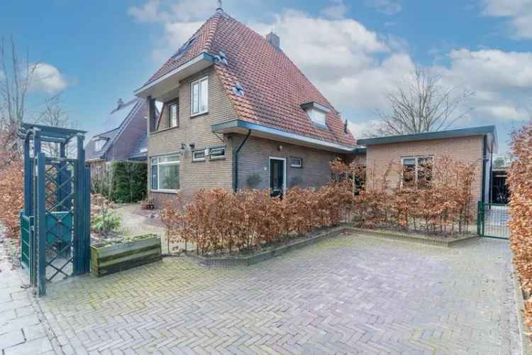 Jaren 30 woning met dubbele bewoning, riante tuin en authentieke details