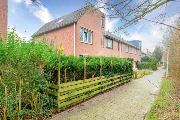 Ruime gezinswoning 5 slaapkamers Zuid-tuin eigen parkeerplek