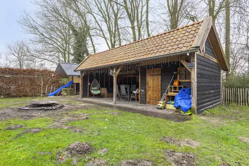Vrijstaand huis Dodewaard 5 slaapkamers grote tuin