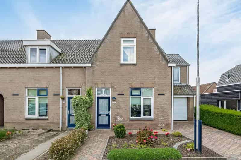 Hoekwoning Zevenbergschen Hoek 401m2 perceel garage kelder