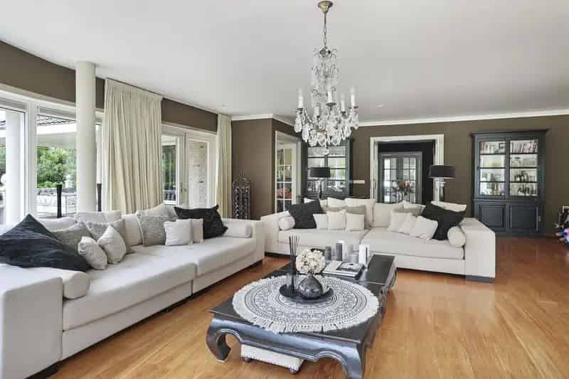 Luxe Villa te Koop Lelystad 14 Kamers Zwembad Garage
