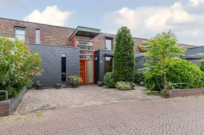 Huis te koop Den Haag Wateringse Veld: Lichtrijk 4-kamer huis aan het water